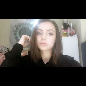 Meet your Posher, Leila